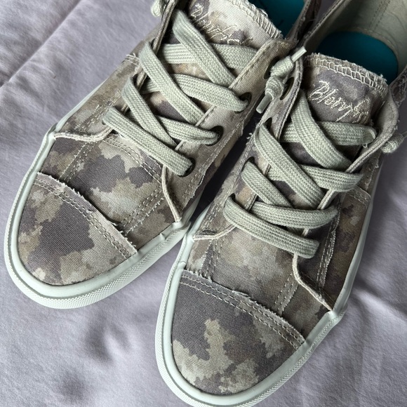 EUC-Blowfish Malibu Sneaker - Camo pattern - - Picture 1 of 6